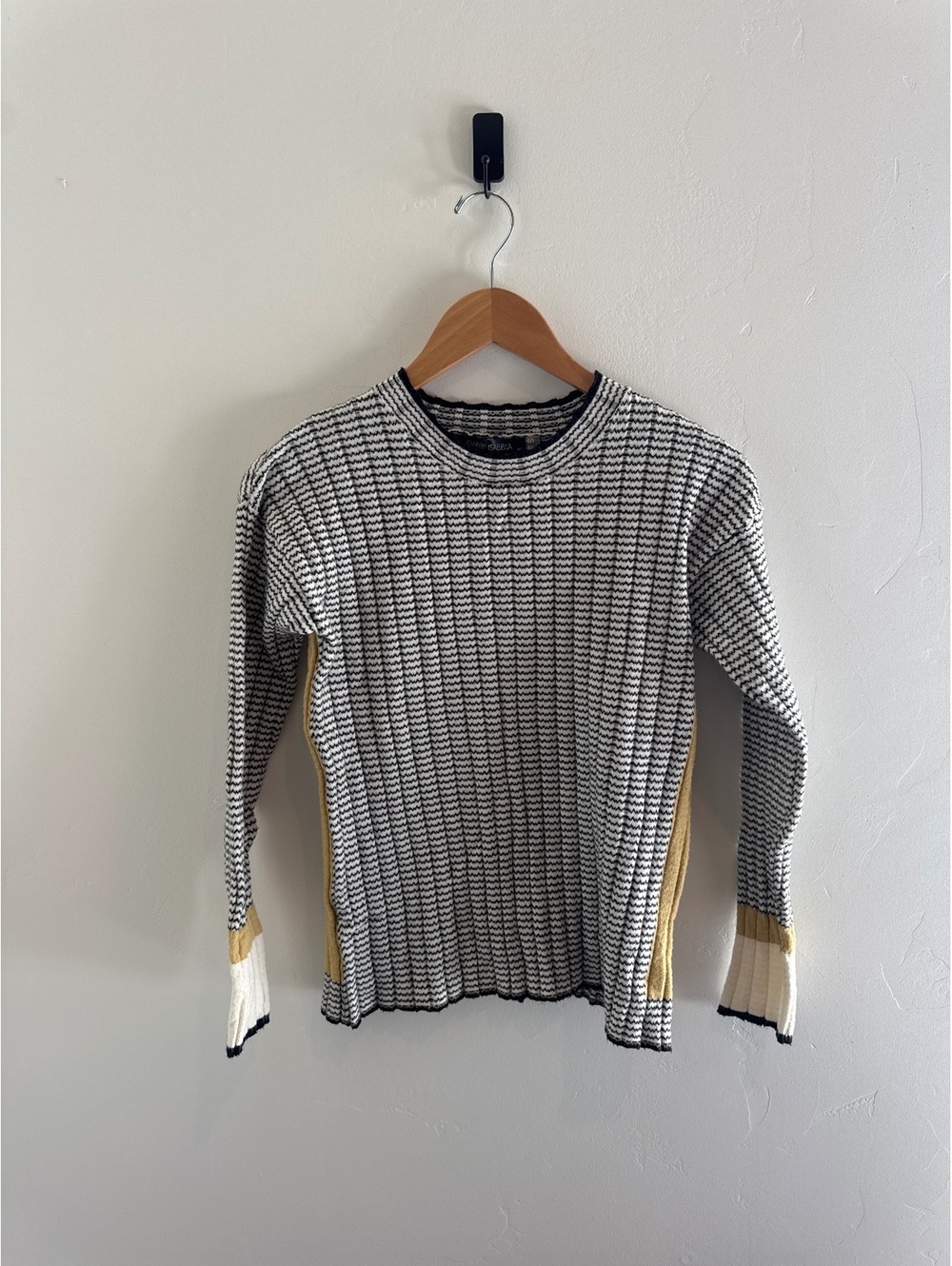 Gabby Isabella XS Black White Textured Knit Sweater Mustard Colorblock
